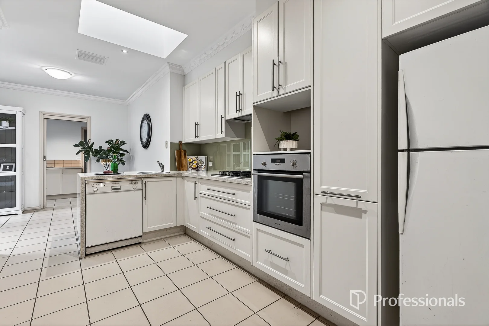 Additional image 5 of 1/4 Hopetoun Avenue, Canterbury VIC 3126