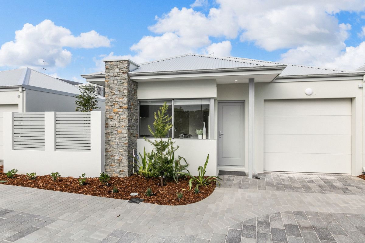 2 bedrooms Villa in 16 Monger Road LAKE COOGEE WA, 6166