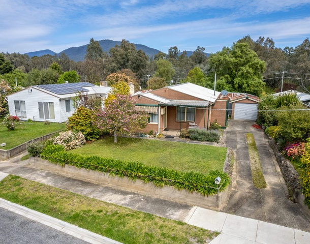 11 Tenth Street, Eildon VIC 3713