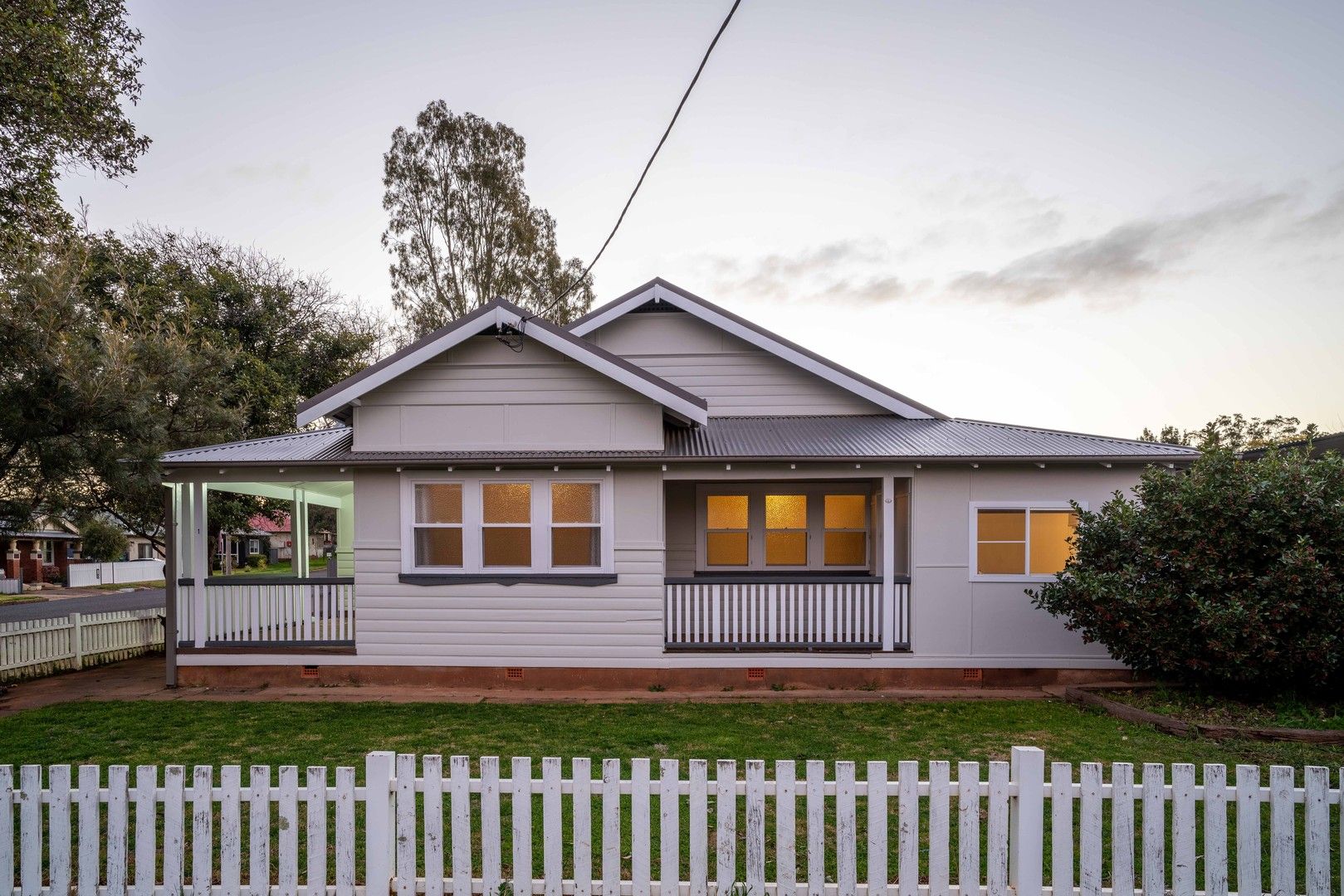 4 bedrooms House in 1 Carrington Street PARKES NSW, 2870