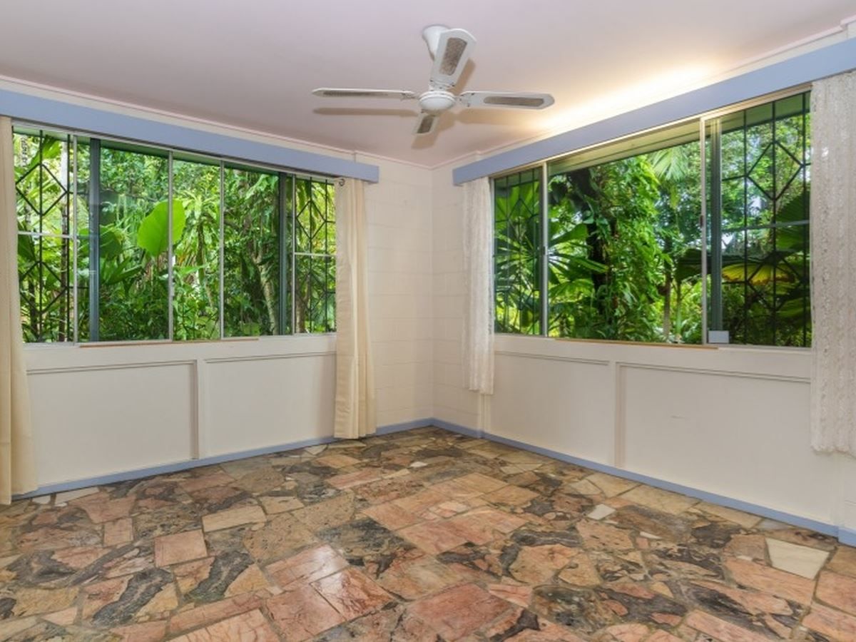 25 Maple Street, Holloways Beach QLD 4878, Image 2