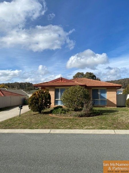 3 bedrooms House in 12 Thomas Royal Gardens QUEANBEYAN NSW, 2620