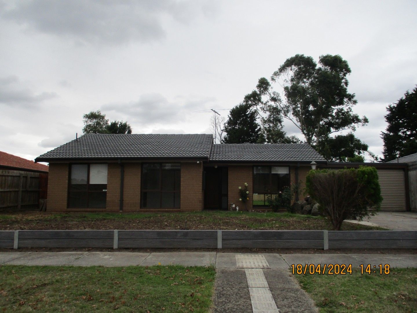 24 Kennington Park Drive, Endeavour Hills VIC 3802 House For Rent