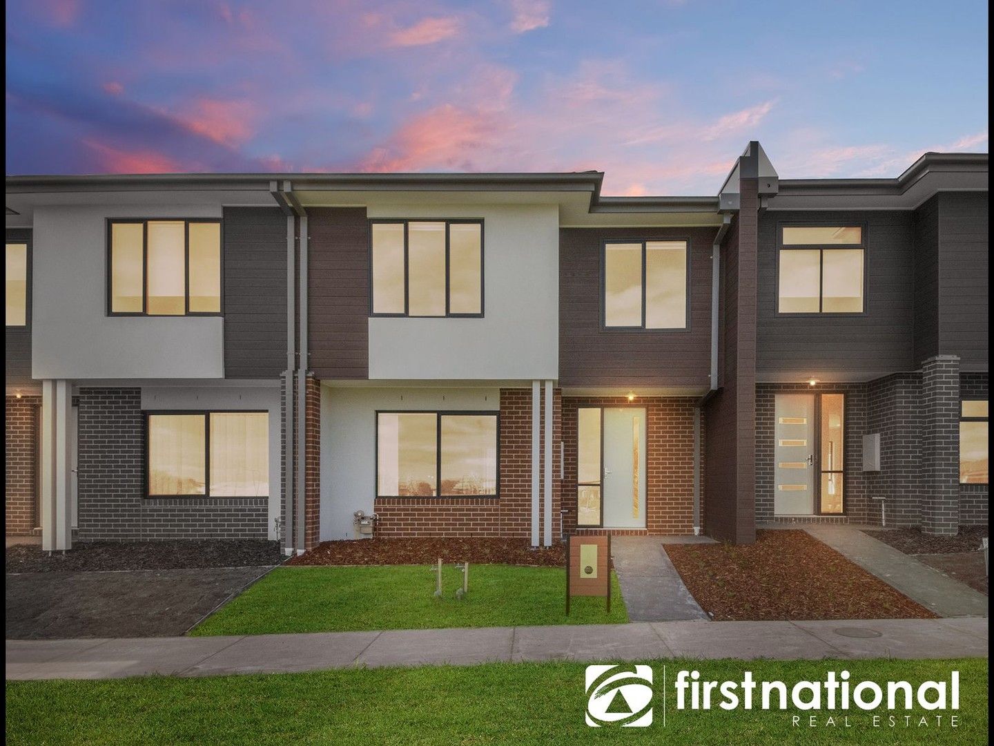 4 bedrooms Townhouse in 10 Todd Lane PAKENHAM VIC, 3810