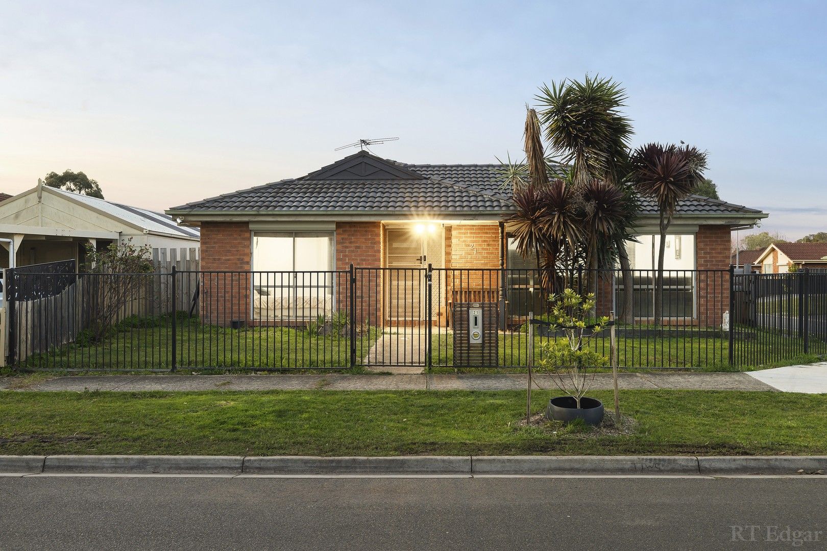 4 bedrooms House in 21 Bates Street CRANBOURNE WEST VIC, 3977