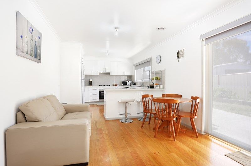 3 bedrooms House in 37 Taggerty Crescent MEADOW HEIGHTS VIC, 3048