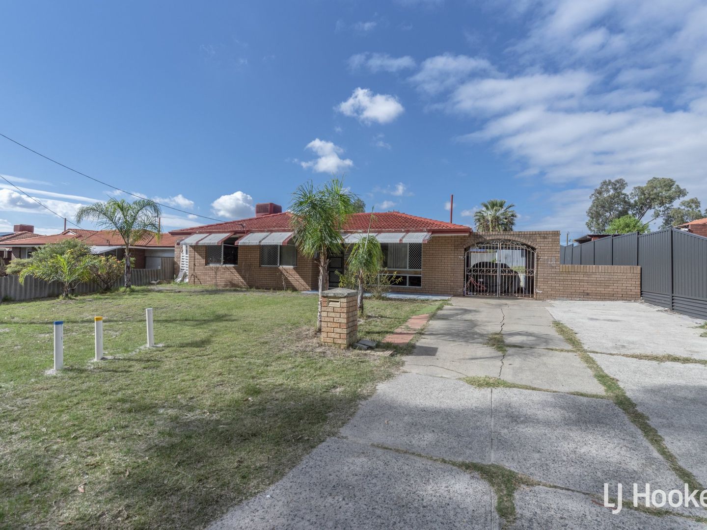 4 bedrooms House in 48 Oriole Way THORNLIE WA, 6108