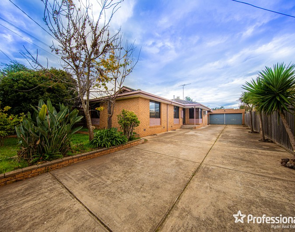 28 First Avenue, Melton South VIC 3338