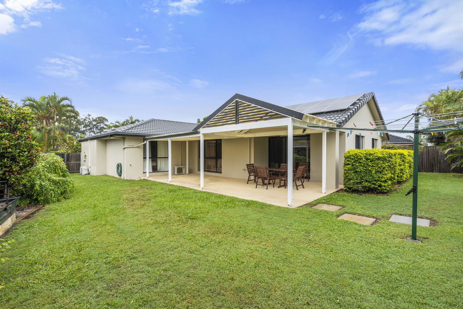 31 Gumleaf Drive, Molendinar QLD 4214, Image 2