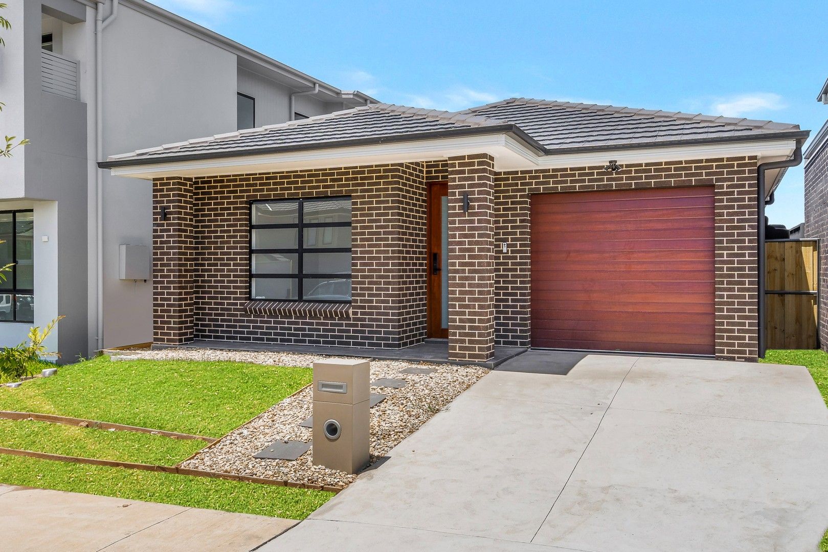 4 bedrooms House in 10 Horizon Loop ORAN PARK NSW, 2570