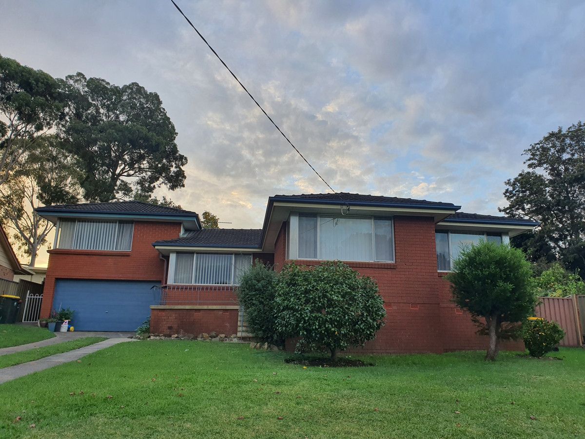 4 bedrooms House in 27 Loddon Crescent CAMPBELLTOWN NSW, 2560
