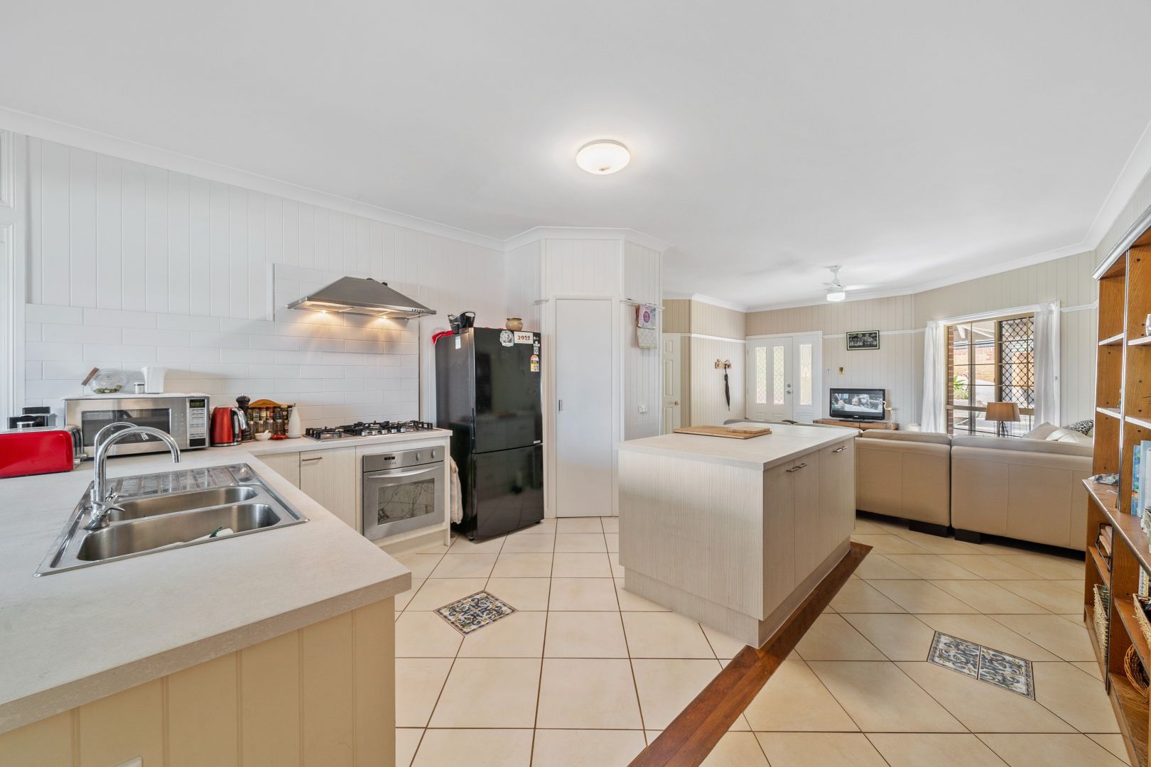 47 Louis Street, Beenleigh QLD 4207, Image 2