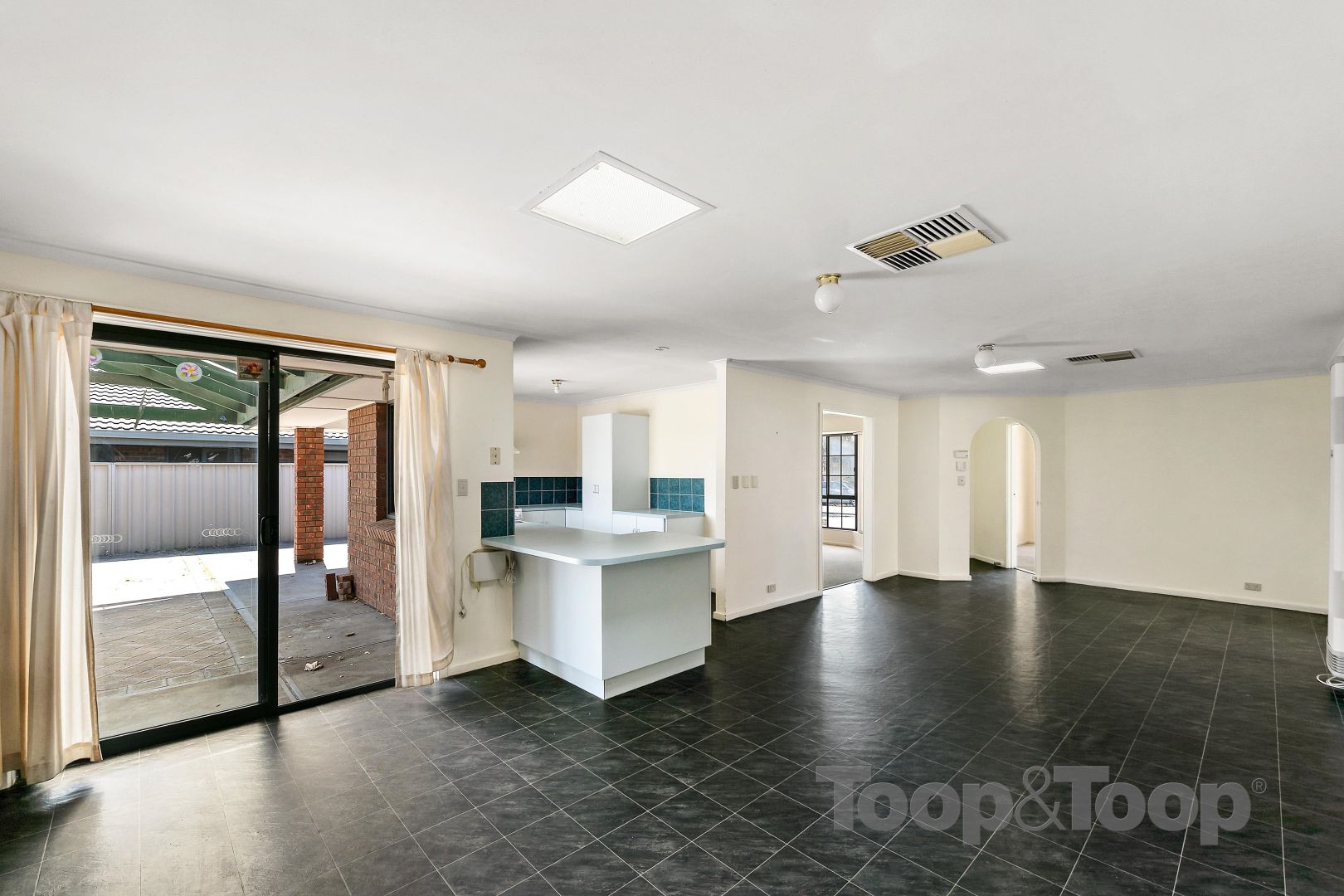 16 Cowrie Drive, Seaford Rise SA 5169, Image 2