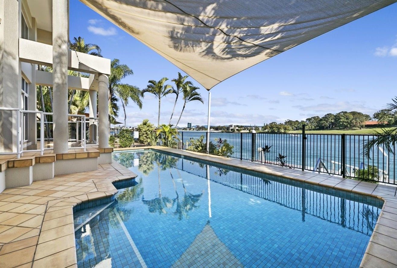 5 bedrooms House in 145 Commodore Drive PARADISE WATERS QLD, 4217