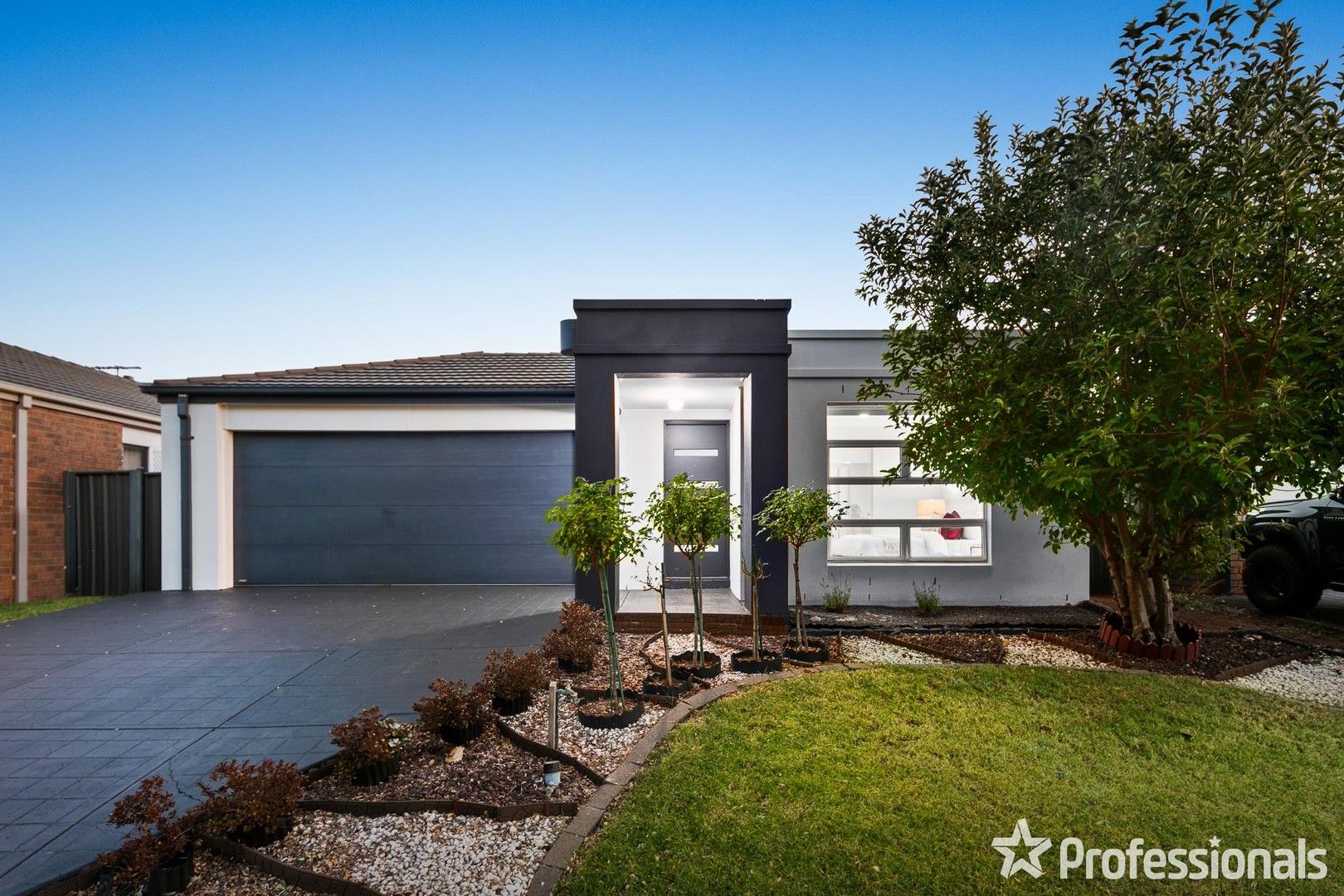 90 Hatchlands Drive, Deer Park VIC 3023, Image 0