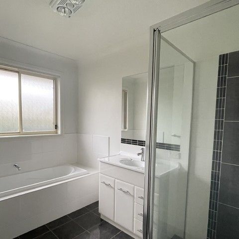 4 bedrooms House in 14 Glenshee Close DUBBO NSW, 2830