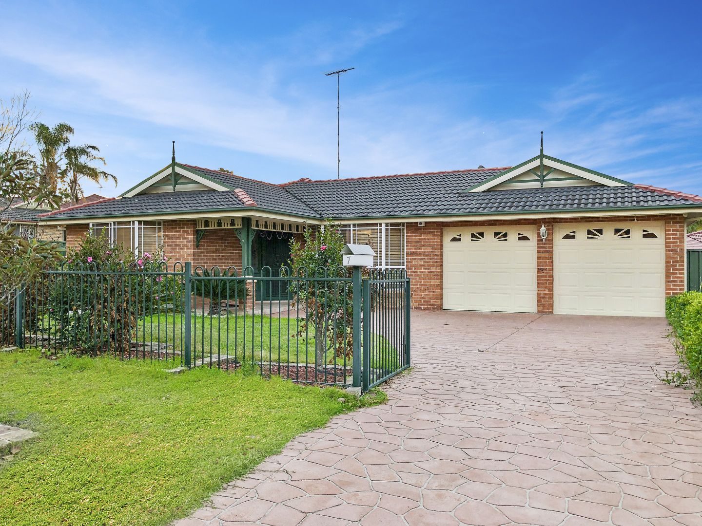 7 Meredith Crescent, St Helens Park NSW 2560