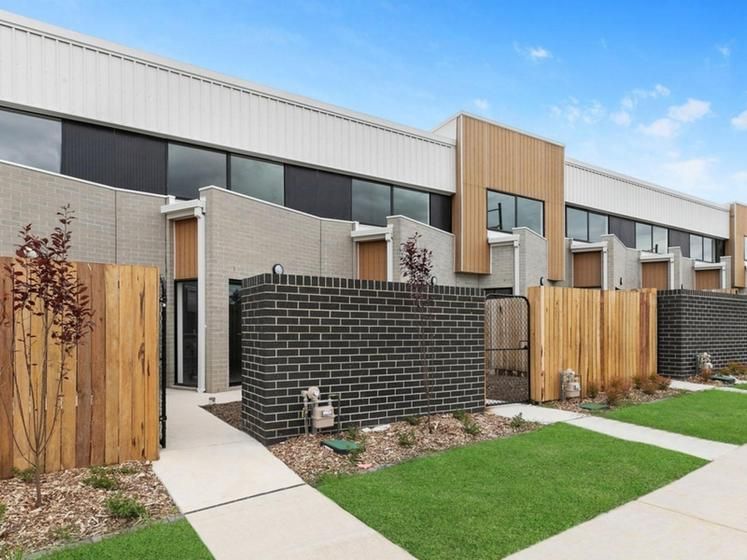 2 bedrooms Townhouse in 32/18 Shugg Street TAYLOR ACT, 2913