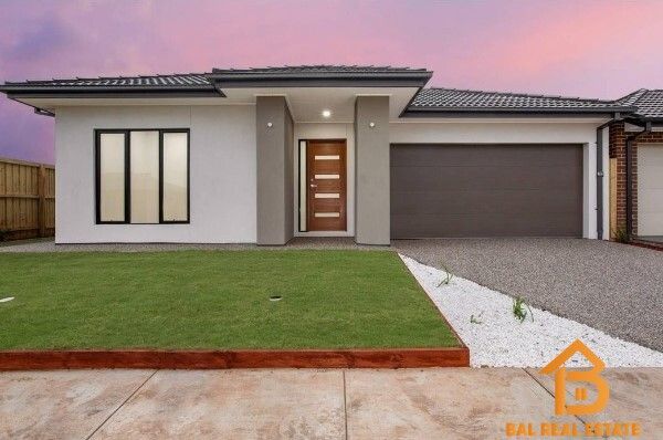 4 bedrooms House in 16 Grampians Avenue WERRIBEE VIC, 3030