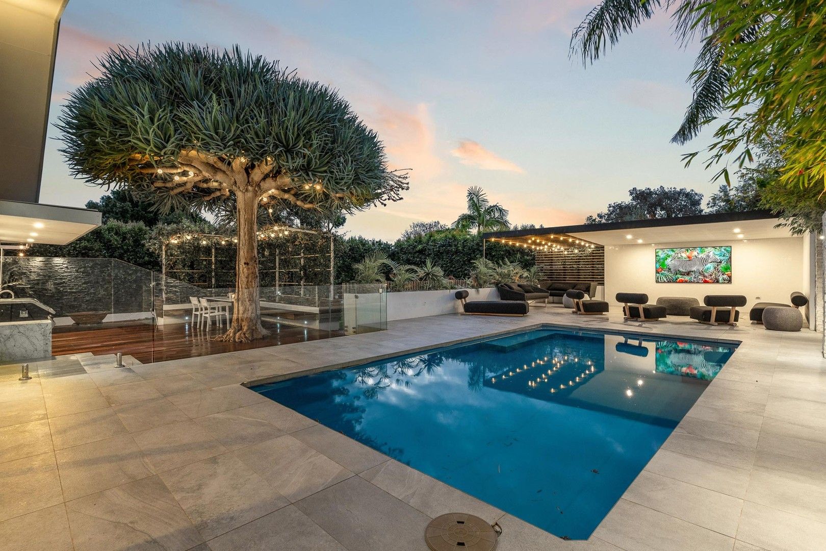 4 bedrooms House in 339 North Beach Road KARRINYUP WA, 6018