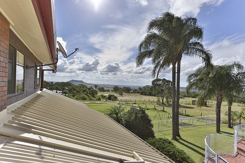 8 Coverdale Crescent, COTSWOLD HILLS QLD 4350, Image 2