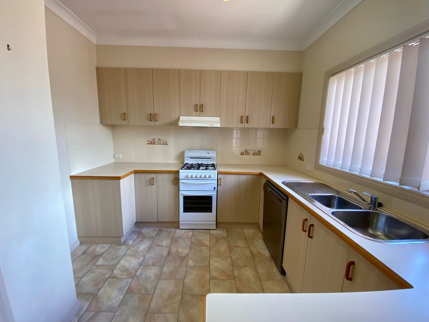 1/718 Jones Street, Albury NSW 2640, Image 2