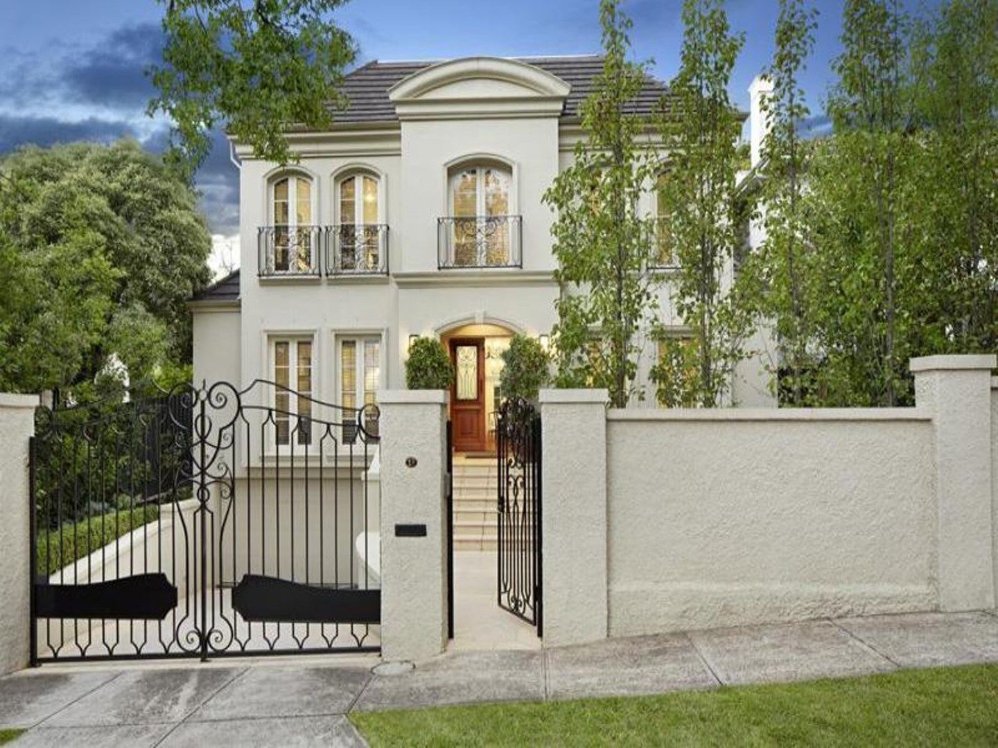 1B Stradbroke Avenue, Toorak VIC 3142, Image 0