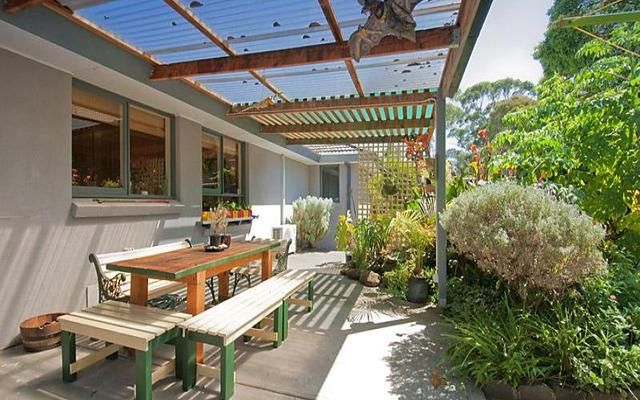 4 bedrooms House in 135 Lake Road FOREST HILL VIC, 3131