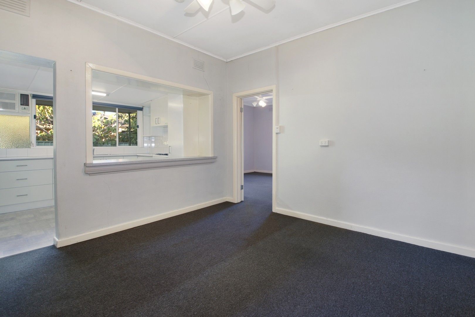 2 bedrooms Apartment / Unit / Flat in 2/400 Parnall Street LAVINGTON NSW, 2641