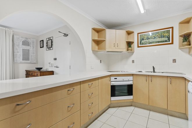 17/22 Second Avenue Broadbeach 4218 - Image 3