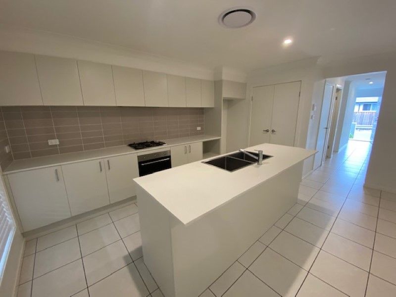 31 Highland Close, Macquarie Links NSW 2565, Image 1