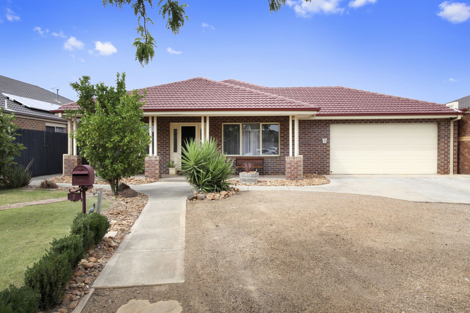 7 Harrowgate Court, Brookfield VIC 3338, Image 2