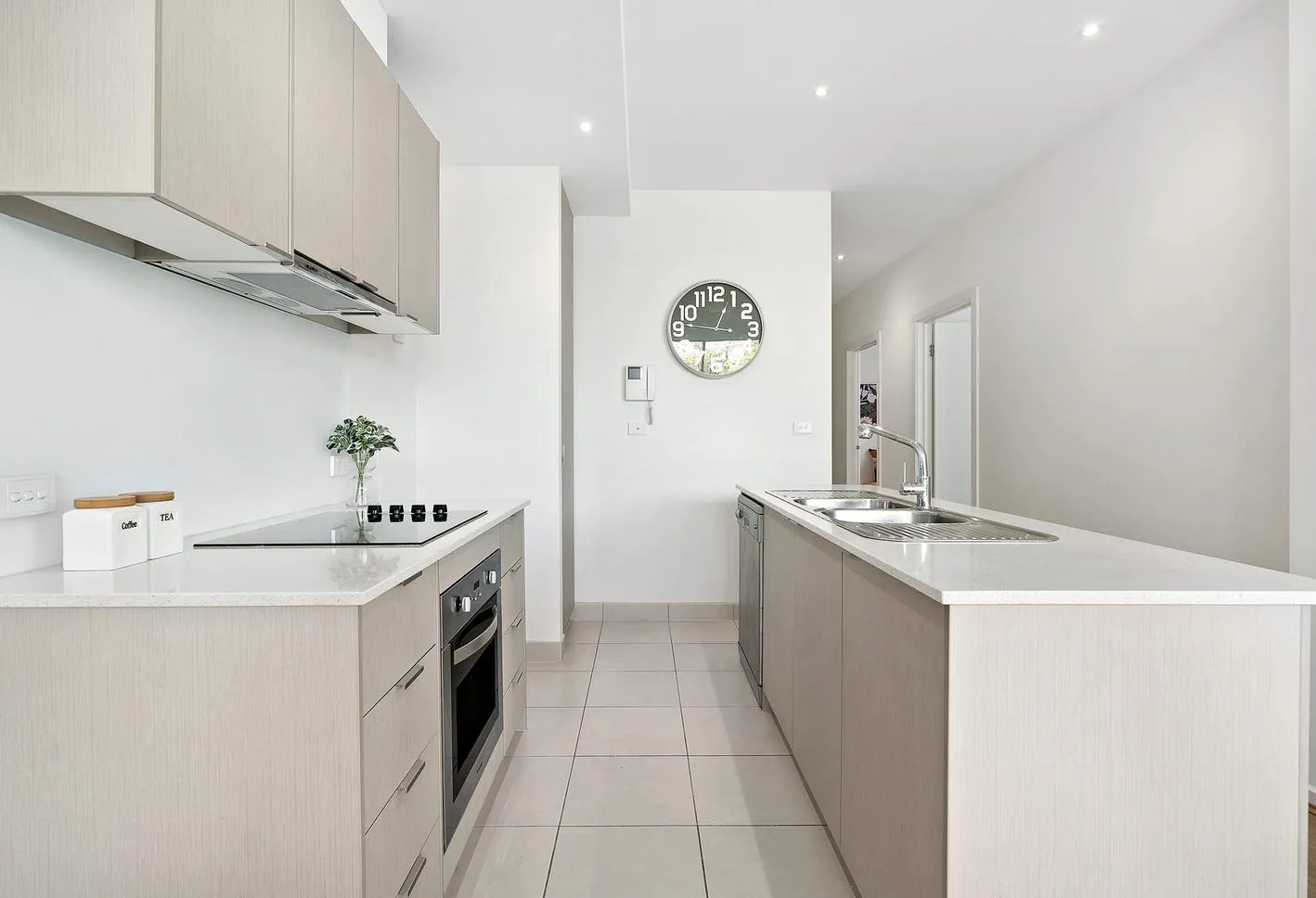 Modern Light-Filled Apartment in the Glen Waverley Secondary College Zone - View 2