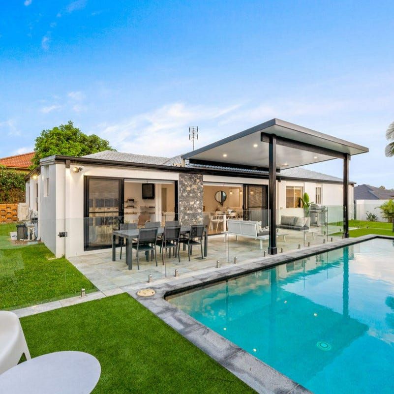 5 bedrooms House in 3 Parlour Place ROBINA QLD, 4226
