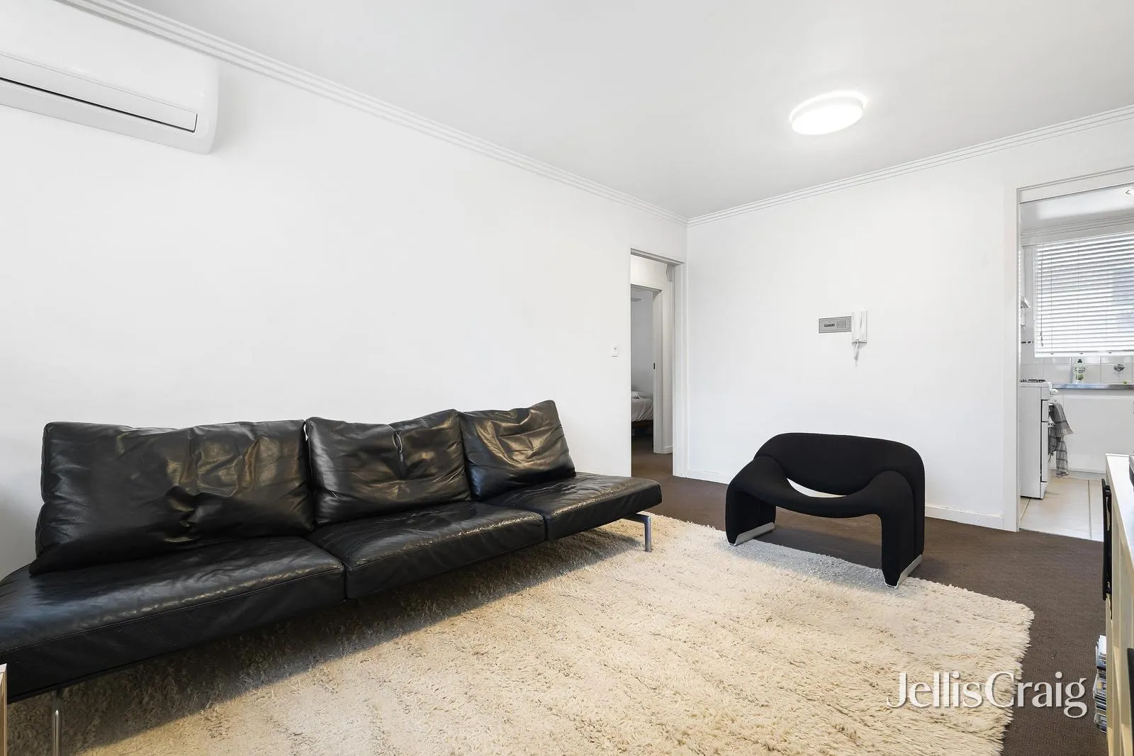 Apartment in Elwood - View 3
