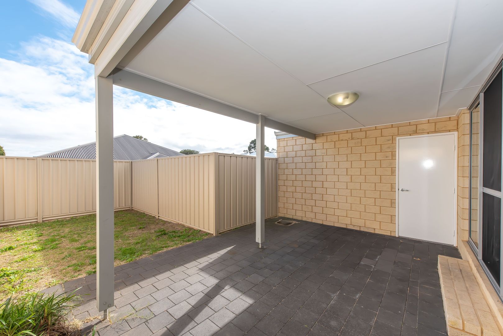 7/24 Gladstone Road, Armadale WA 6112, Image 2