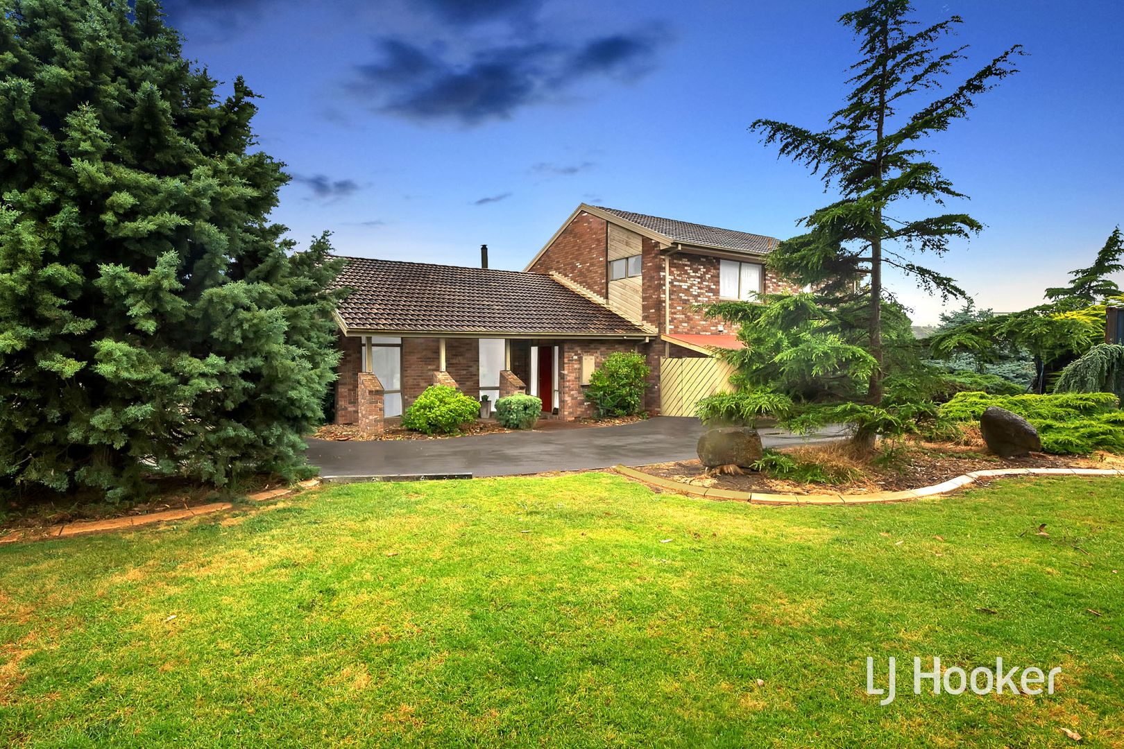 64 Kennington Park Drive, Endeavour Hills Property History & Address