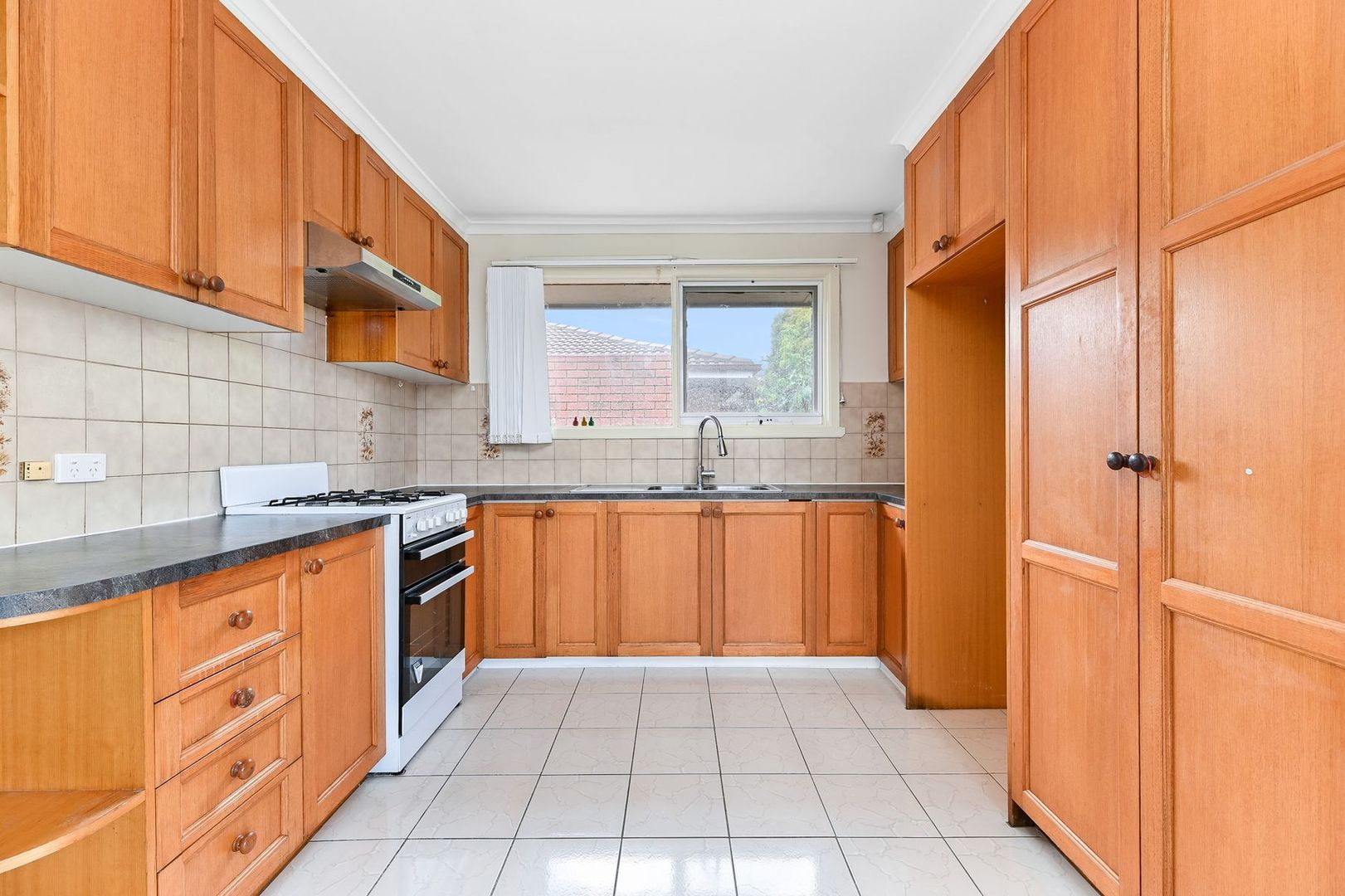 1/235 Gladstone Road, Dandenong North VIC 3175, Image 2