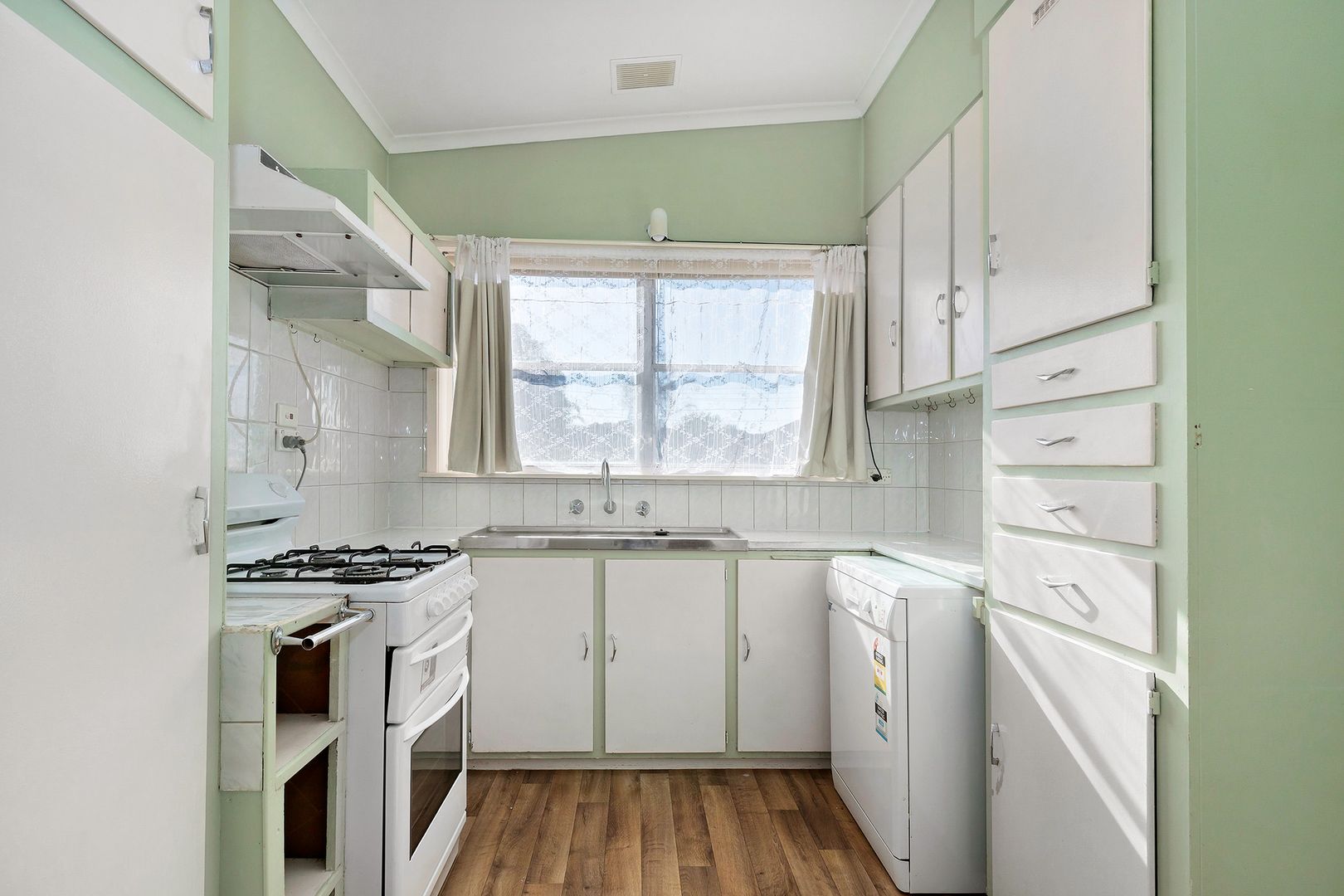 8 Bouvardia Crescent, Frankston North VIC 3200 House For Rent 400