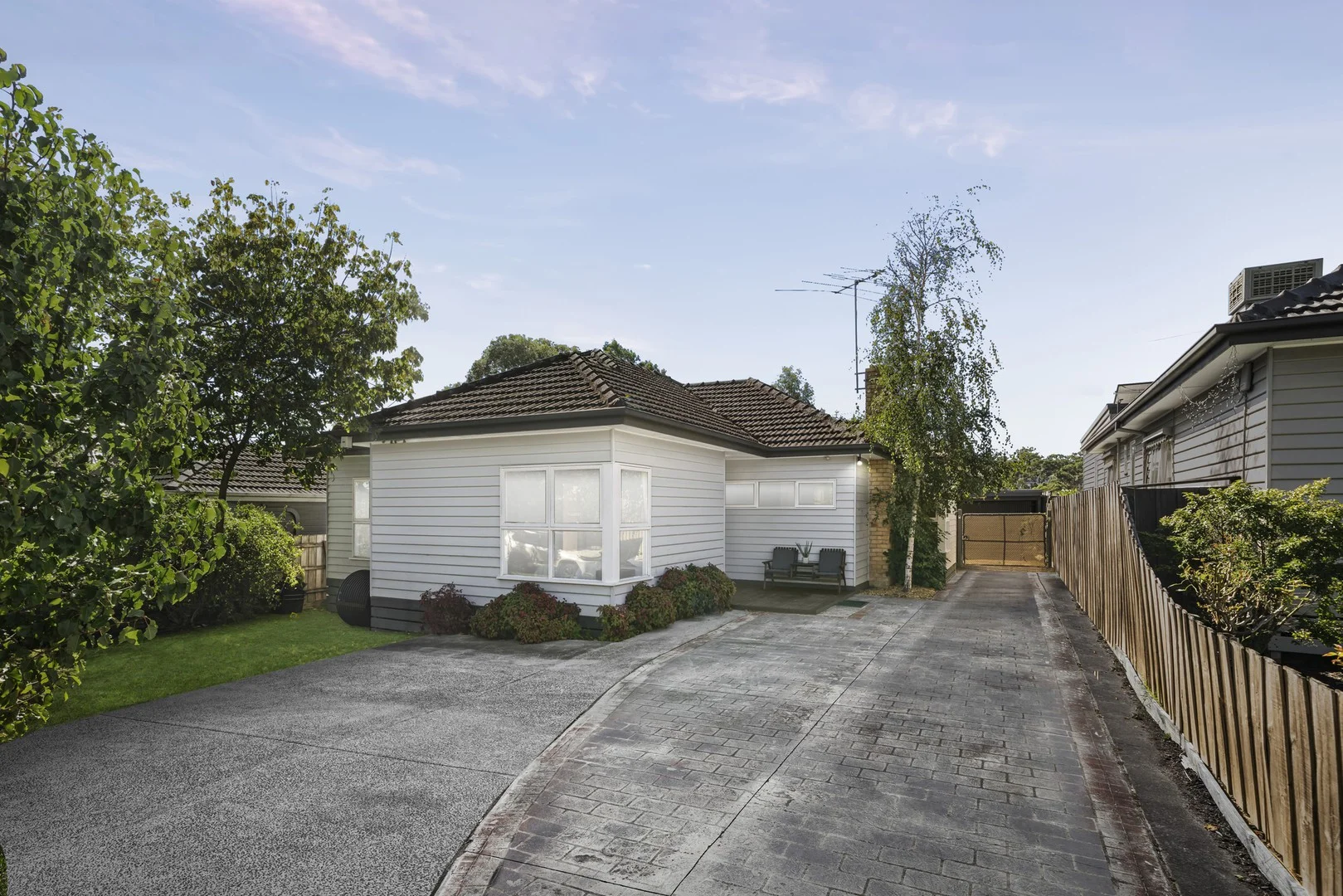 1&2/19 Lyndhurst Crescent, Box Hill North VIC 3129