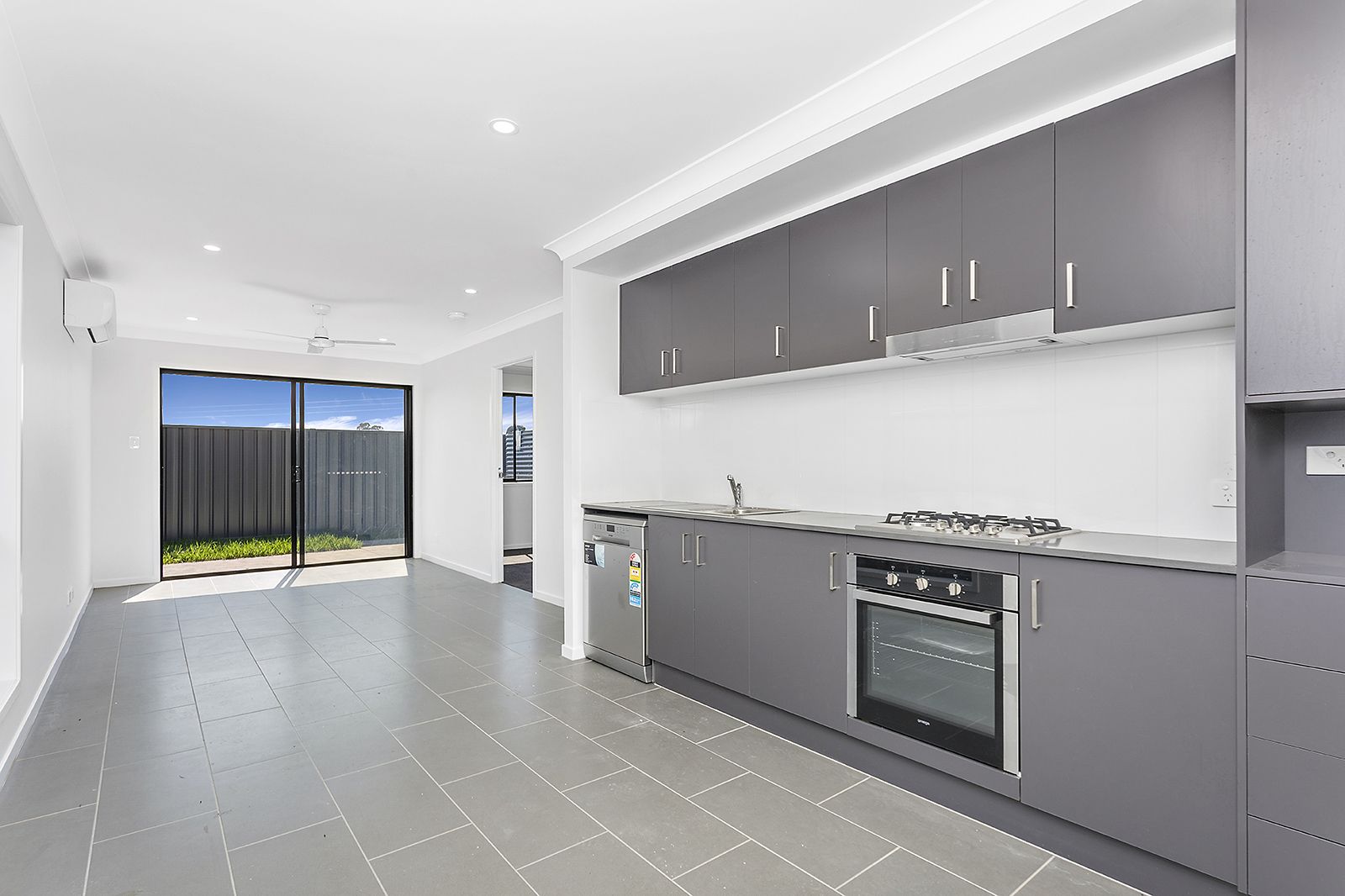 2 bedrooms Villa in 1/10 Acland Drive HORSLEY NSW, 2530