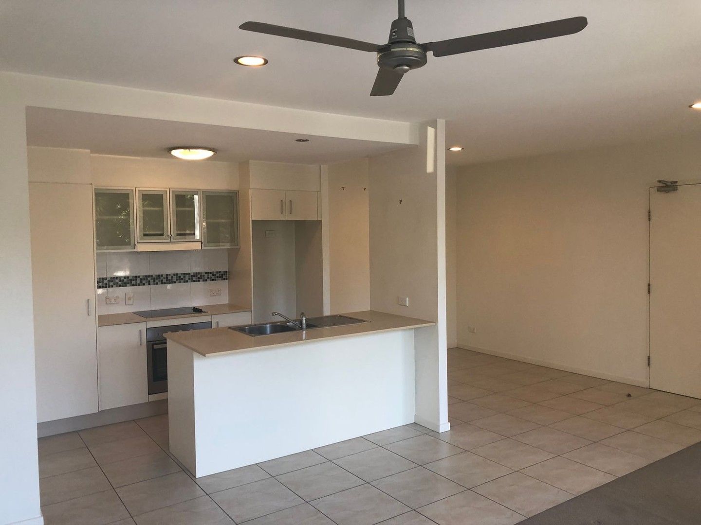 1 bedrooms Apartment / Unit / Flat in 2/43-45 Anembo Street CHEVRON ISLAND QLD, 4217