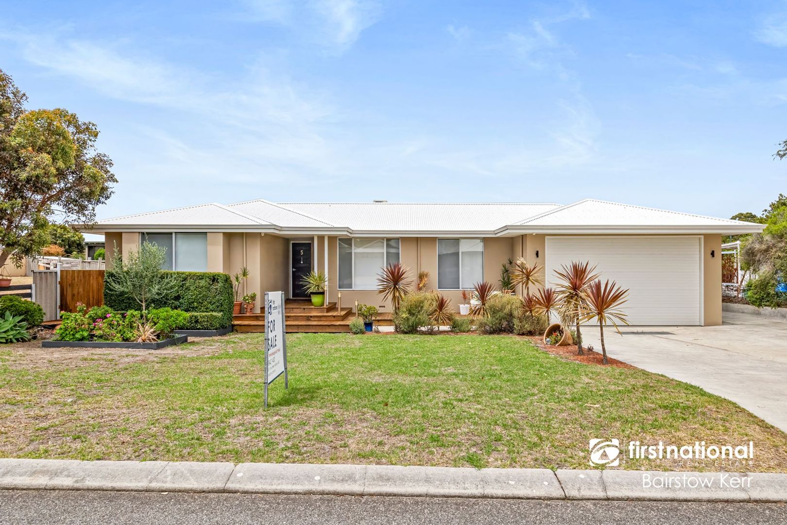 5 Bundara Close, Little Grove WA 6330, Image 1