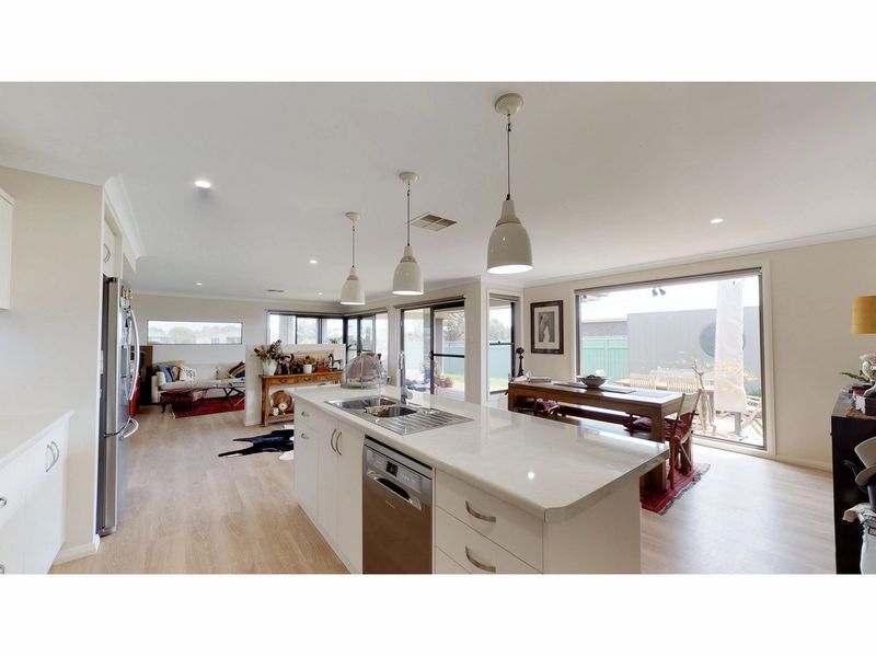 4 bedrooms House in 12 Aquarius Court DUBBO NSW, 2830
