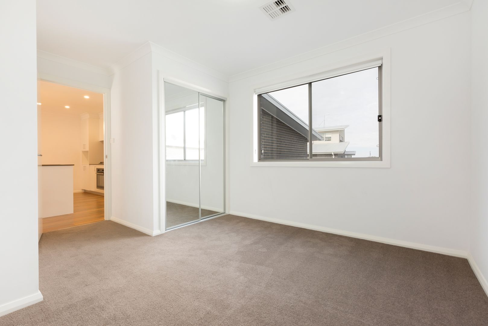 4/4 Skewes Street, Casey ACT 2913, Image 2