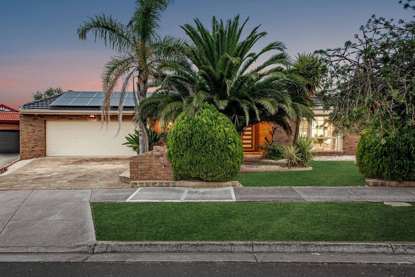 3 bedrooms House in 10 Glasson Court GREENVALE VIC, 3059