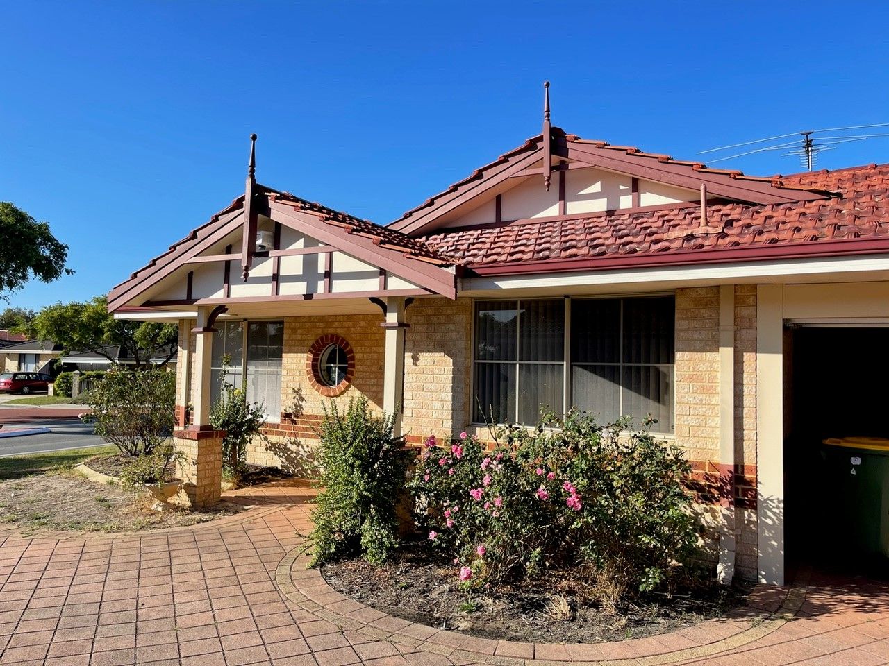 3 bedrooms House in 178A Forest Lakes Drive THORNLIE WA, 6108