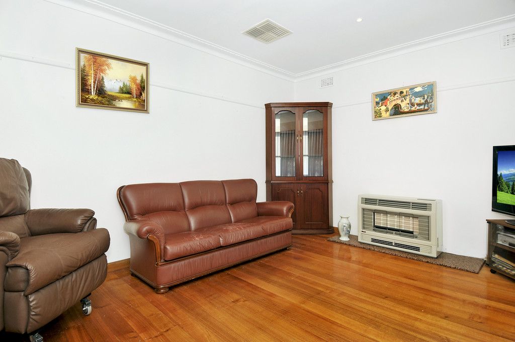 15 Rosenthal Crescent, Reservoir VIC 3073, Image 2