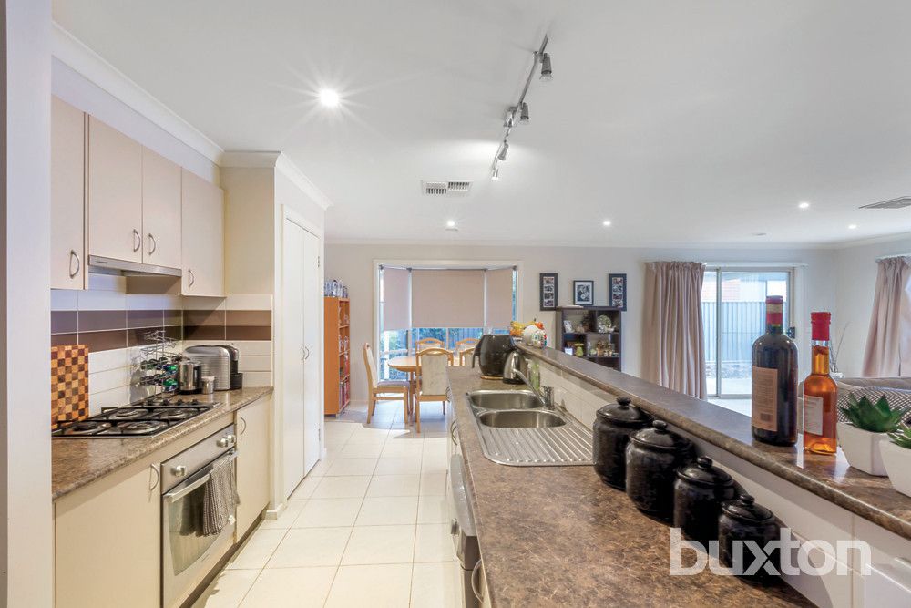 62 Alfredton Drive, Alfredton VIC 3350, Image 2