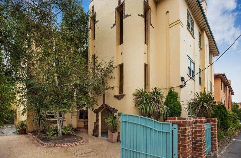 2 bedrooms Apartment / Unit / Flat in 2/100 Grey Street ST KILDA VIC, 3182